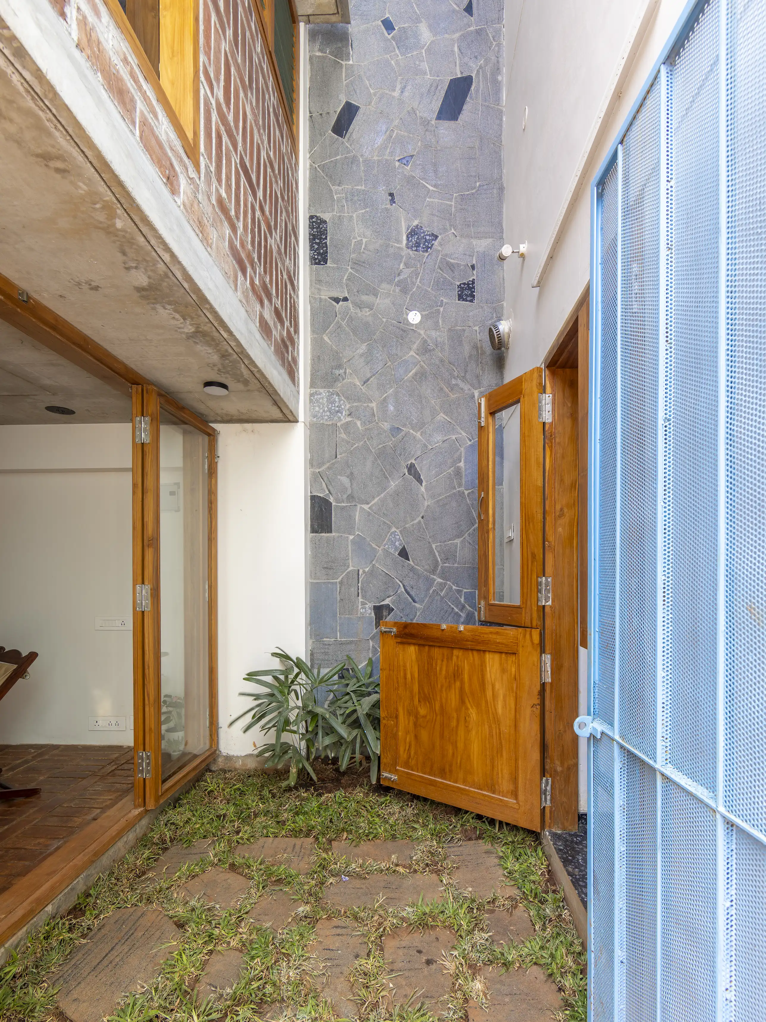 20 Sq.m House internal courtyard